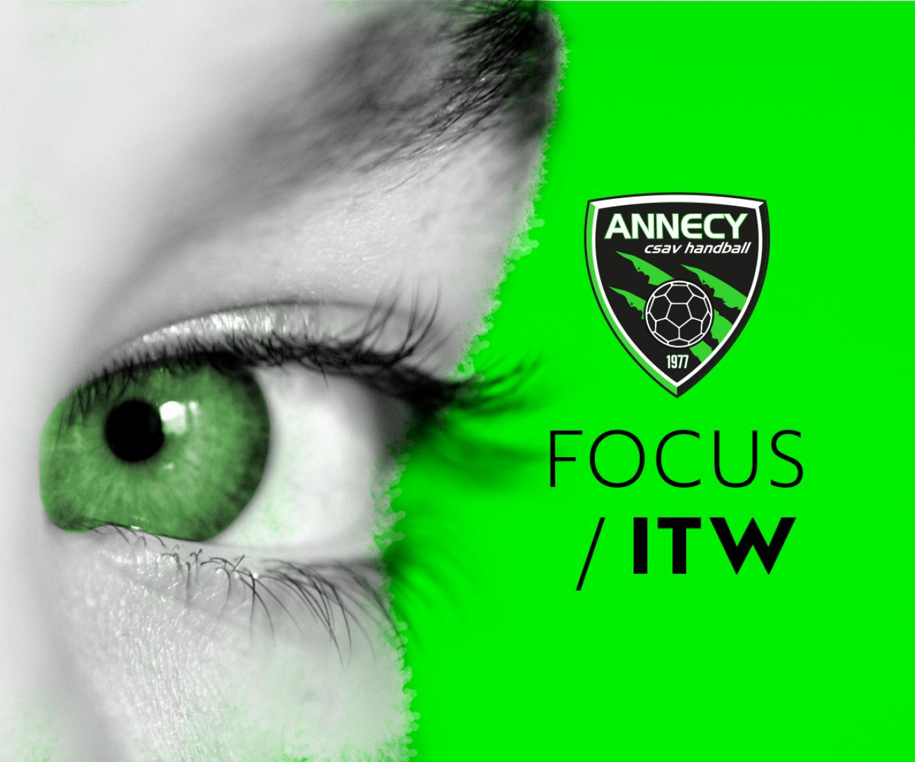 Focus 17 filles et leur entraîneur Fred